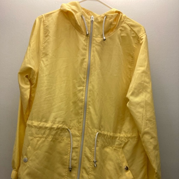 🔻 SOLD 🔻 Bright yellow spring jacket - Picture 2 of 3